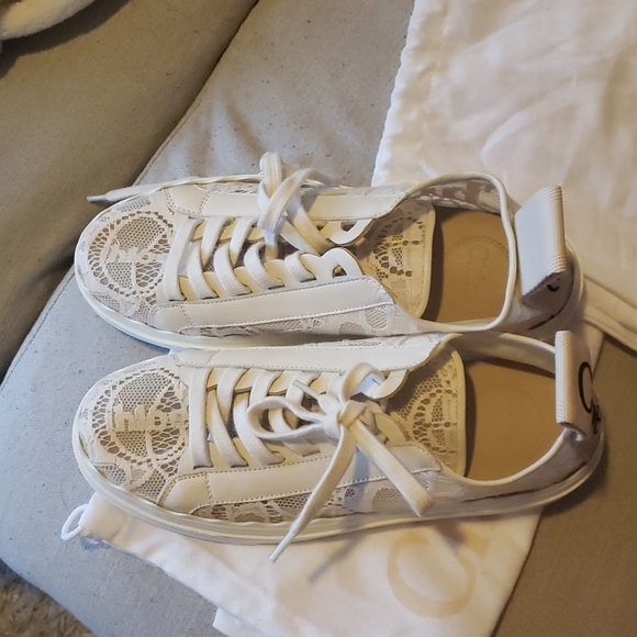 Chloe Lauren Logo Lace Low-Top Sneakers - Picture 6 of 7